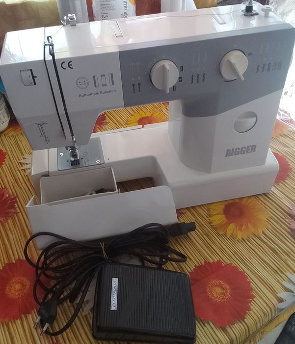 Mașină de cusut electrica
