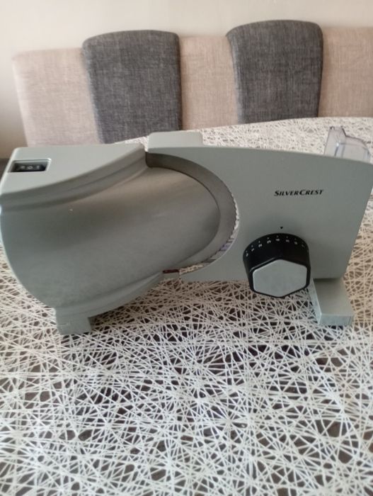 Продавам колбасорезачка