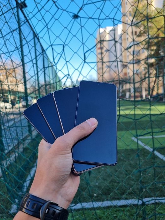 Samsung Galaxy S21 5G. Joyi 256 GB. Rangi Holati yaxshi zo'r