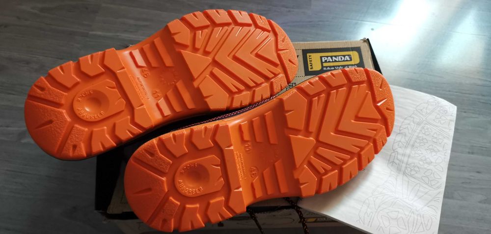 Комплект работно облекло (полугащеризон, работно яке, работни обувки)