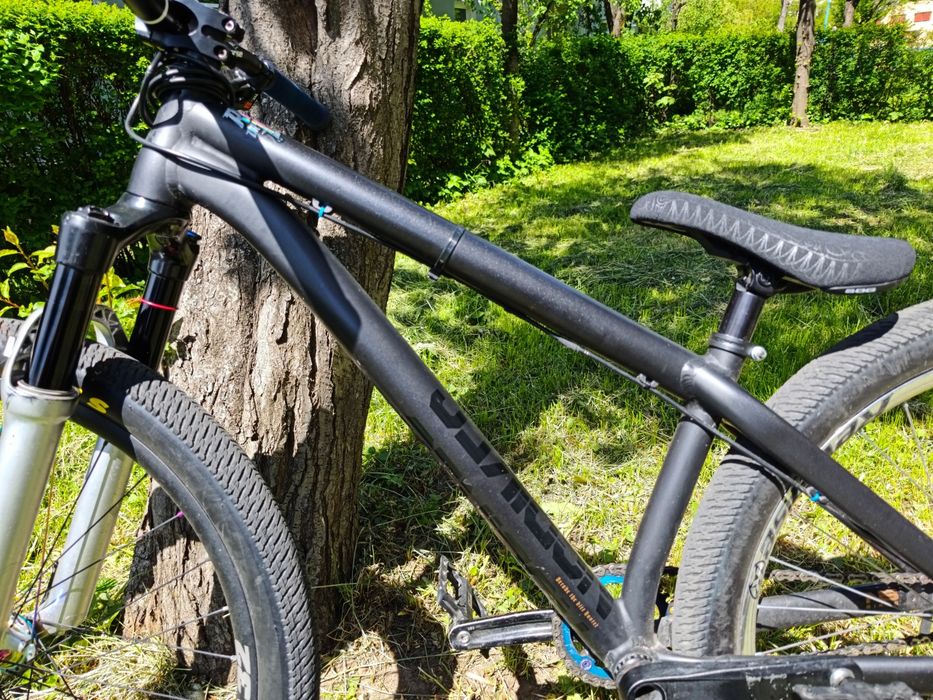 Bicicleta Dirt Jumper NS Decade 2024