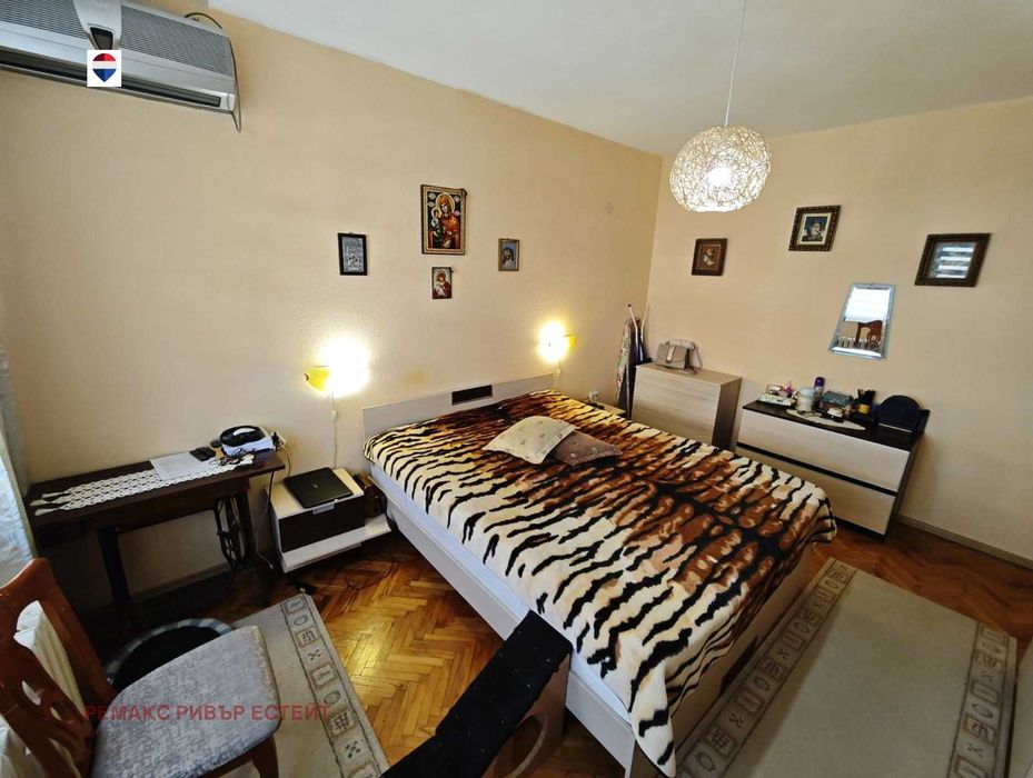 Продава се Тристаен апартамент в Русе, Възраждане - 86 кв.м за 1067 €/кв.м - Снимка #4
