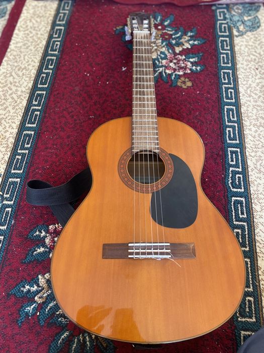 Gitara Yamaxa c70  srochno sotiladi