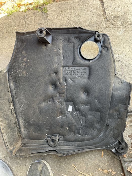 Капак двигател Ауди А4 2013