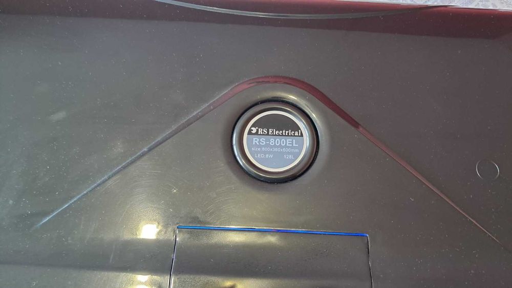 Продавам аквариум с капак грунд и нагревател .128л