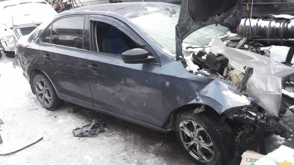 шкода Рапид 1,6л 2014г аварийный