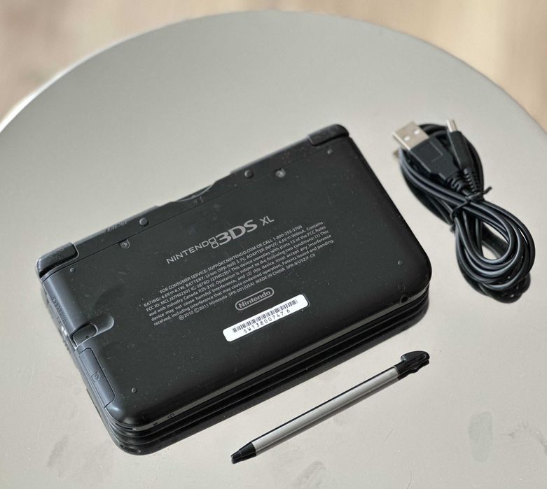 Nintendo 3DS XL Black с 75 игри Pokemon Zelda Mario Нинтендо