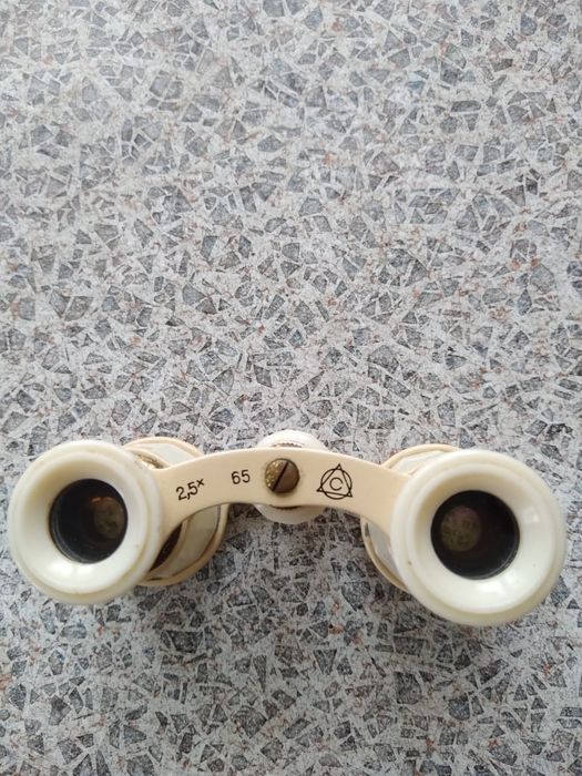 Бинокль театральный