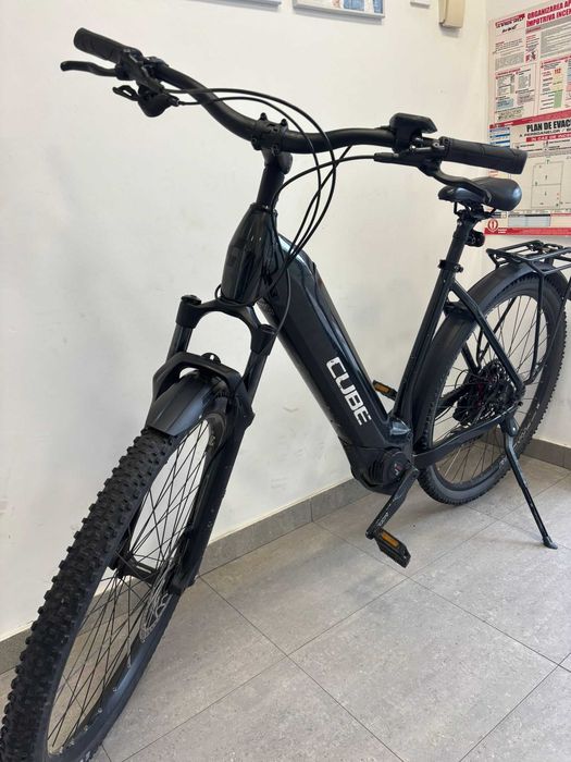 Bicicleta Electrica Cube Touring 625 (B.59871 Tatarasi)Ridicare person