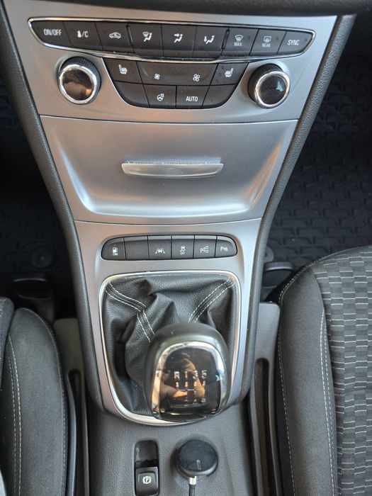 Opel Astra  k 1.4 cng 2019г.