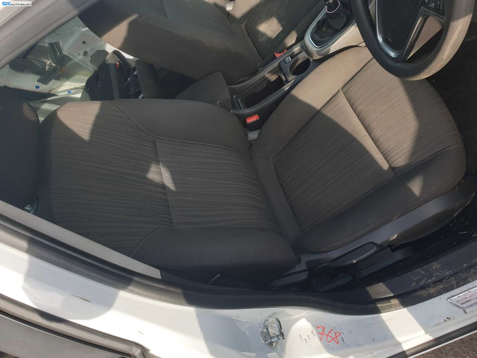 Scaun Textil Fara Incalzire Dreapta Fata Manual Opel Astra J 2009 - 2016 [K3640]