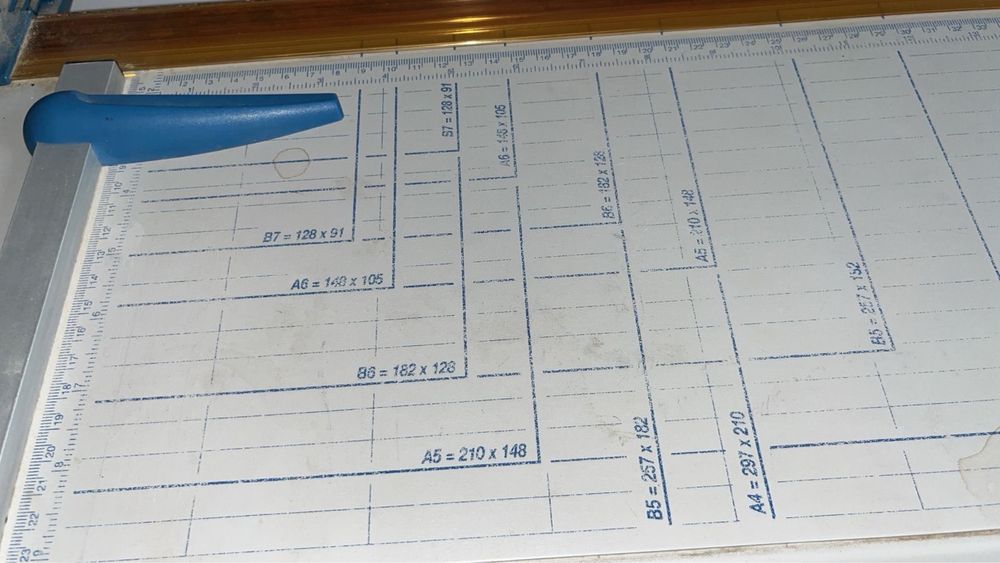 гильотинный резак, станок для резки бумаг