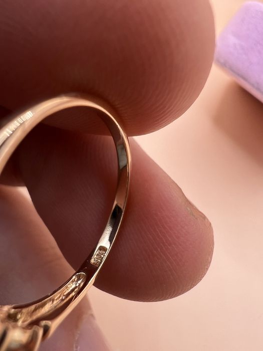 Продам золотое кольцо.