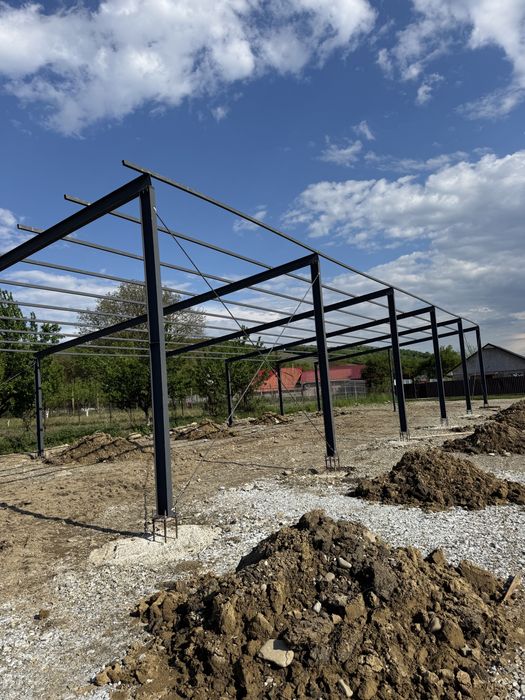 Hala metalica 14 m latime x33 m lungime.  4 m strasina din ipe 200 ferme si hea 180 stalpi