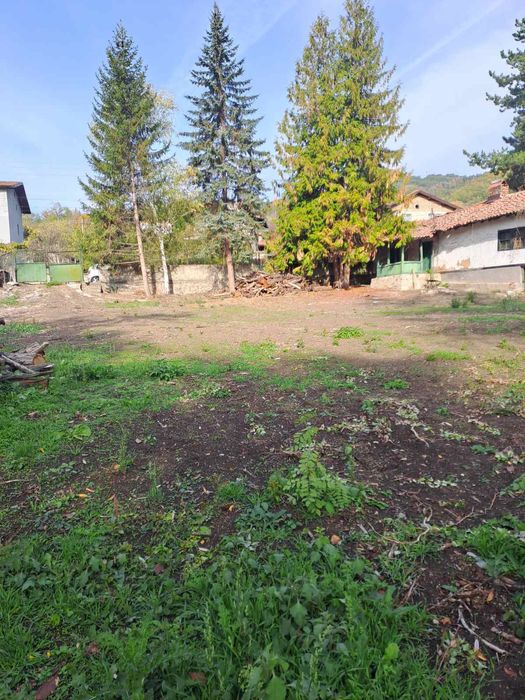 Продавам парцел  УПИ с електричество и вода