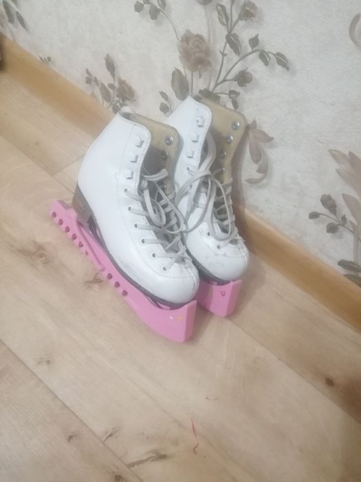 Фигурные коньки Runa Base Axel Set.  Размер 30