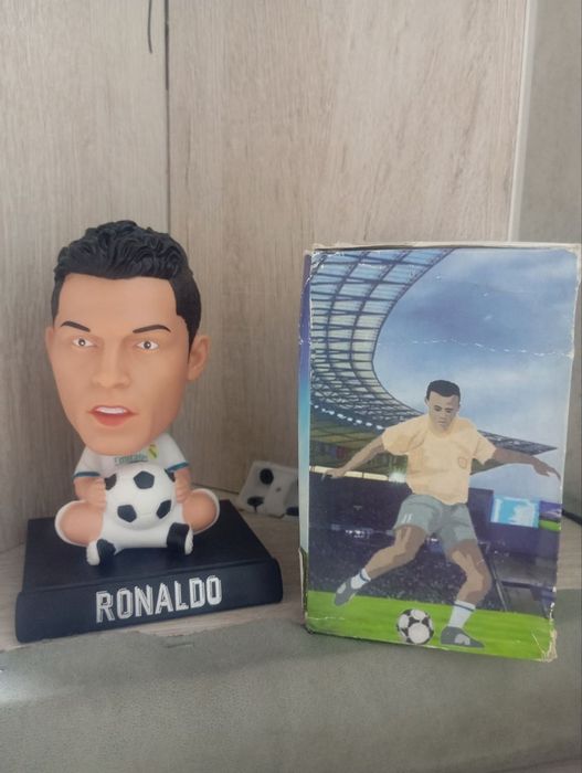 Продается новая фигурка для машины Роналдо