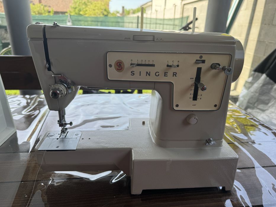 Masina de cusut Singer