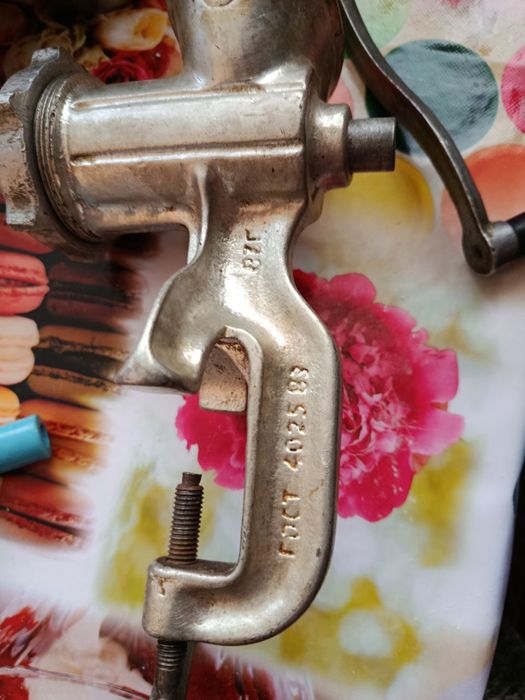 Ручная мясорубка