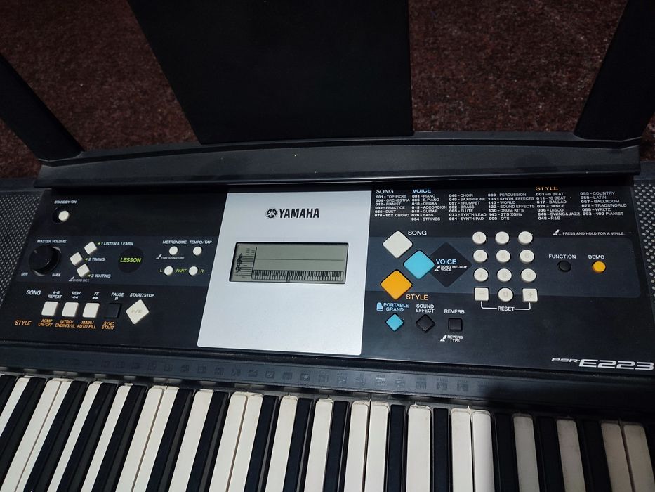 Keyboard  Yamaha  PSR -E223
Include 375 de sunete de instrumnt