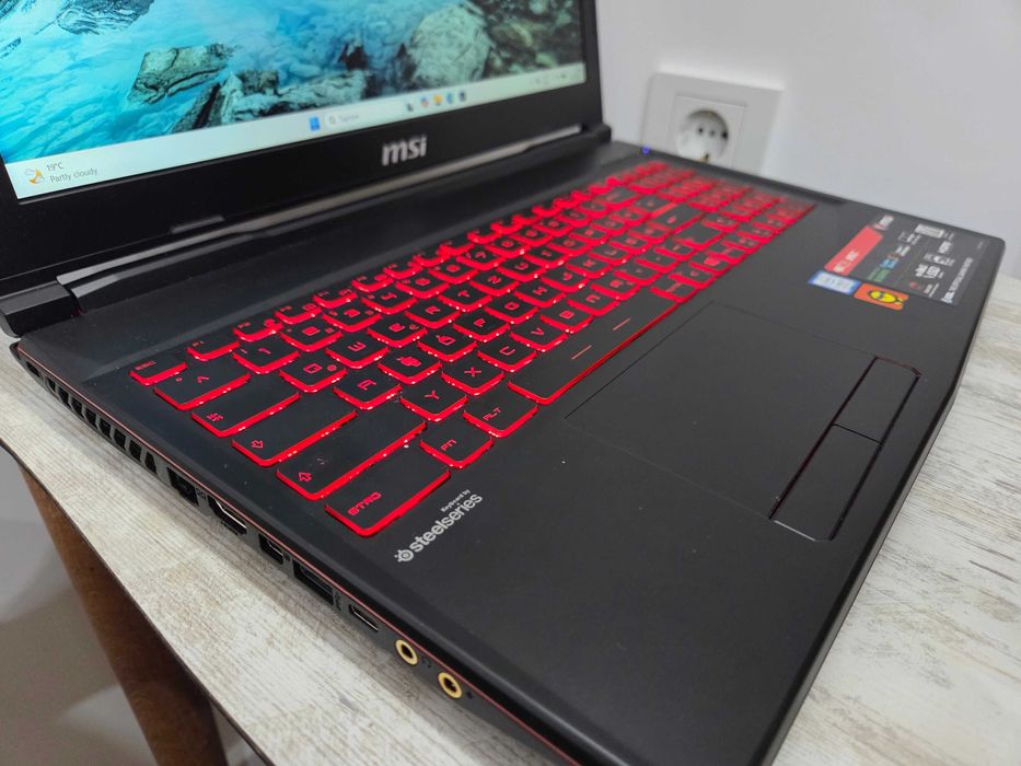 8GB RAM GTX 1650 4GB Core i7-8750H 15.6" FULL HD геймърски лаптоп MSI GL63 8SC