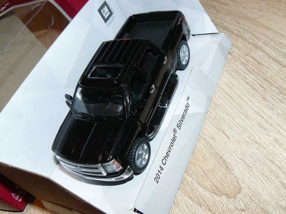 Macheta Auto De Colectie CHEVROLET SILVERADO Scara 1:46,Noua KINSMART
