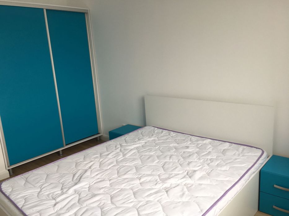 Închiriez apartament cu 2 camere