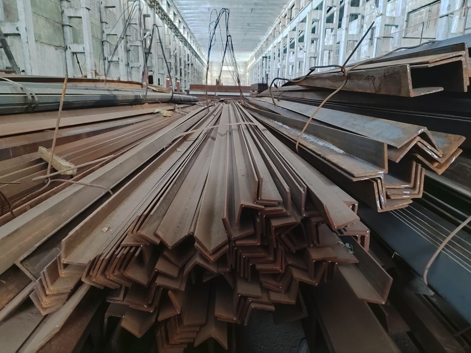 Продам уголок стальной