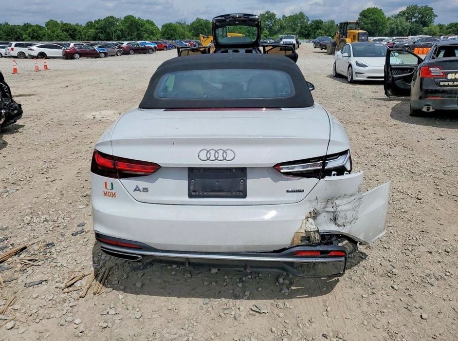 Audi A5 Cabrio Stare perfectă inafara faptului ca e bară avariată.
