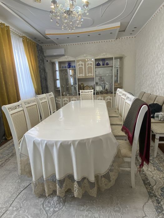 САТЫЛАДЫ!!!Стол и стулья.