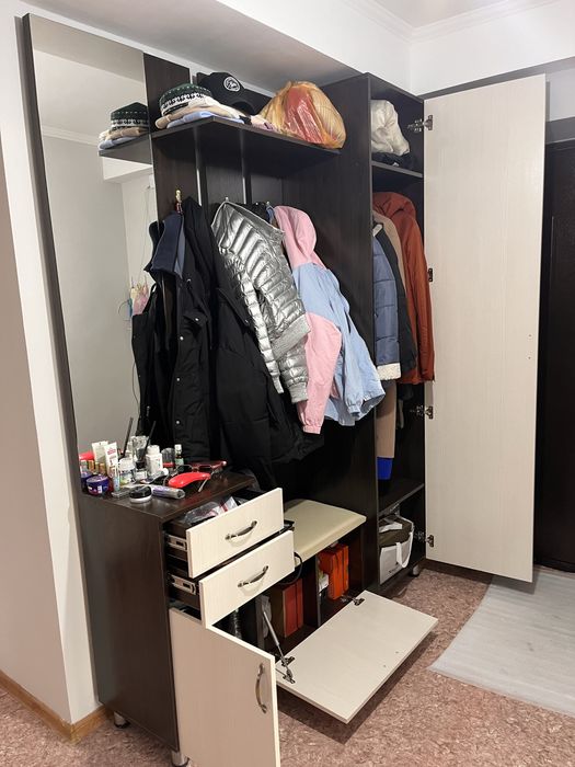 Продам прихожую и обувницу.