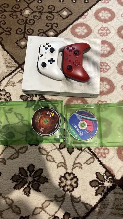 Продам xbox one s три игровых диска