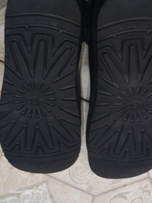 Продам ботинки/кросовки UGG