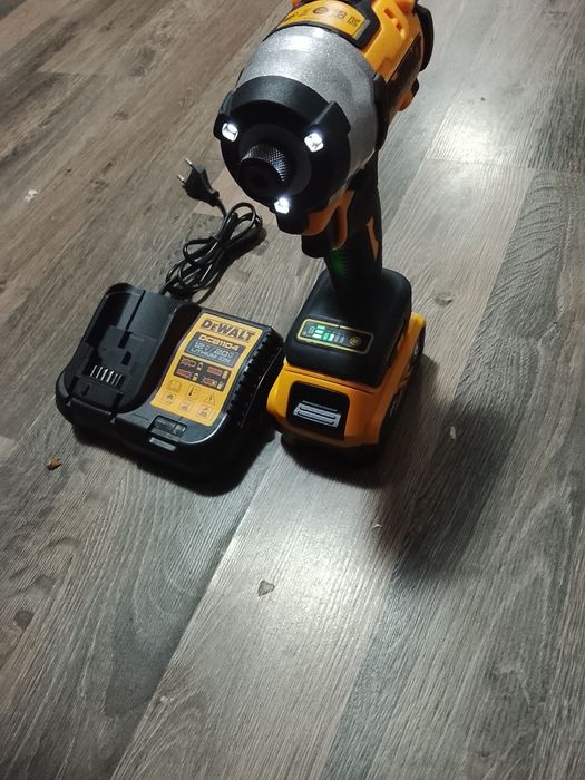 Impact DeWalt dcf922 cu baterie și încărcător. Produs NOU
