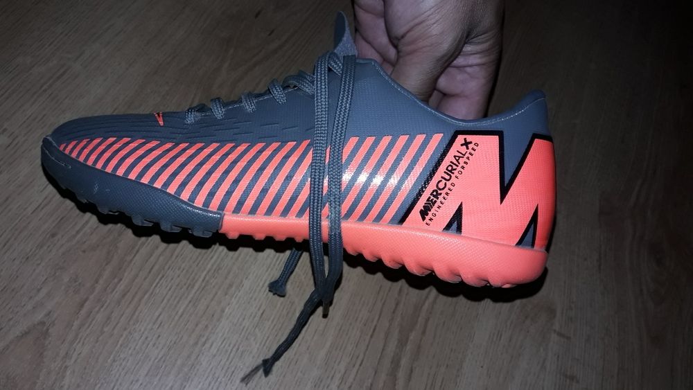 Спортивная обувь