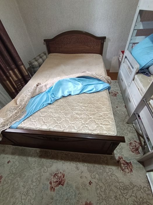 Продаю полутроспальную кровать