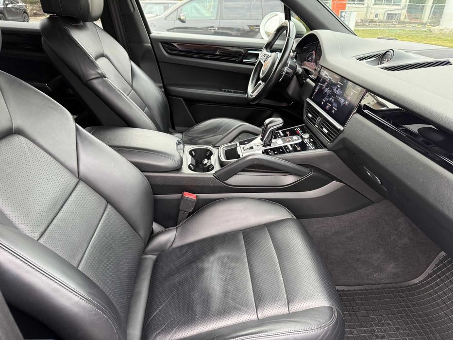 Porsche Cayenne 9YA