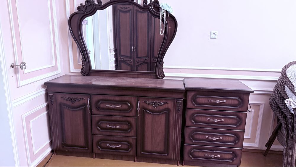 Продаётся спальный гарнитур б/у очень хорошем состояние