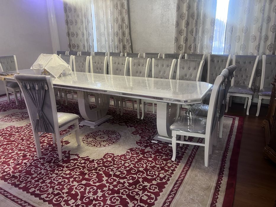 Продается стол и стулья