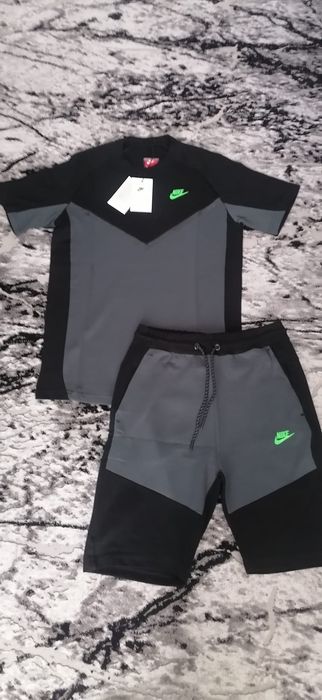 Compleuri Nike tech