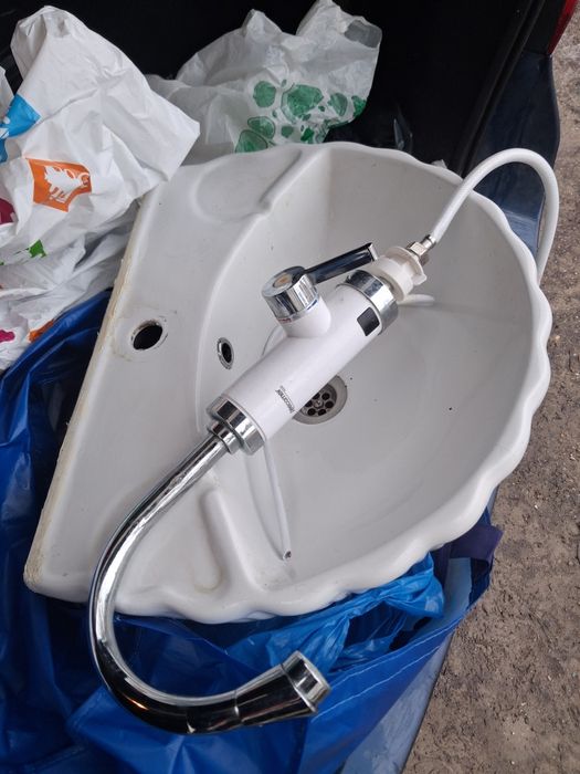 Chiuveta  si instant apa calda