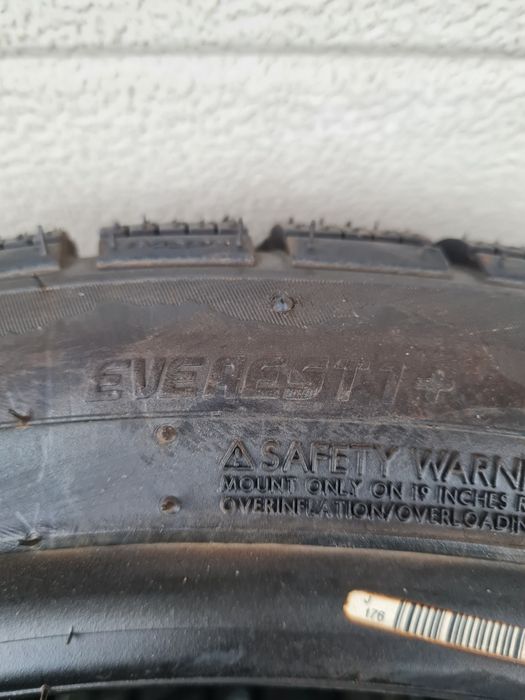 Зимни гуми 4 броя SYRON Everest1 235 40 R19