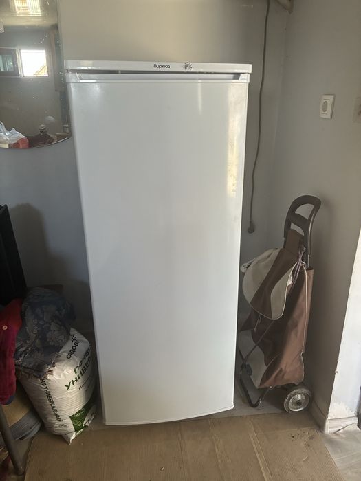 Холодильник бирюса почти новый