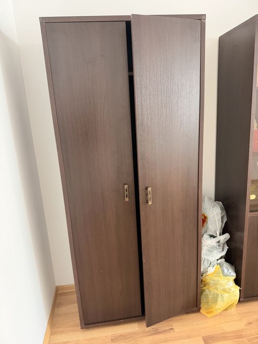 Продается офисный шкаф для одежы