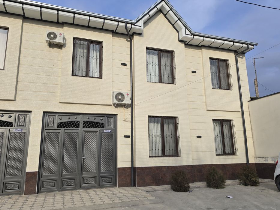 Срочно уй сотилади келесда 1.8 сотик 6 та хона