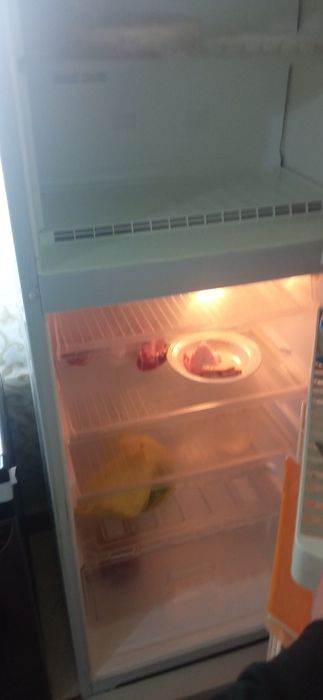 Холодильник сотилади.