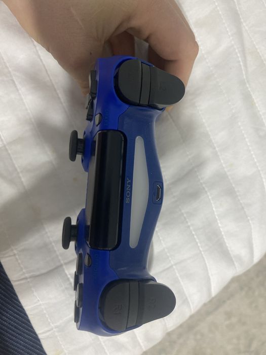 Продам джойстик Sony PlayStation DualShock 4