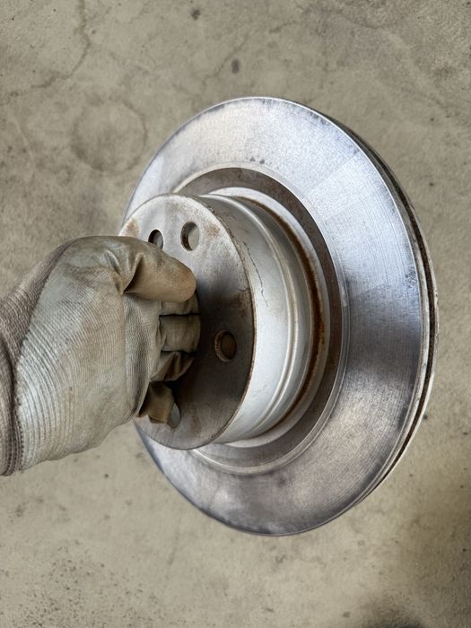 Disc frana spate BMW seria 3 320 d