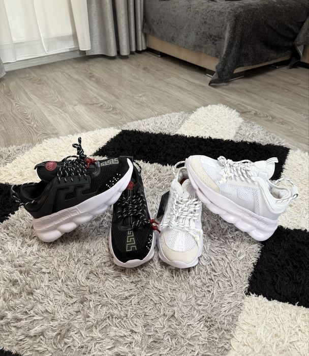 Versace chain reaction