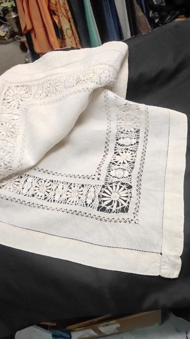 Покривка ленена с брюкселска дантела